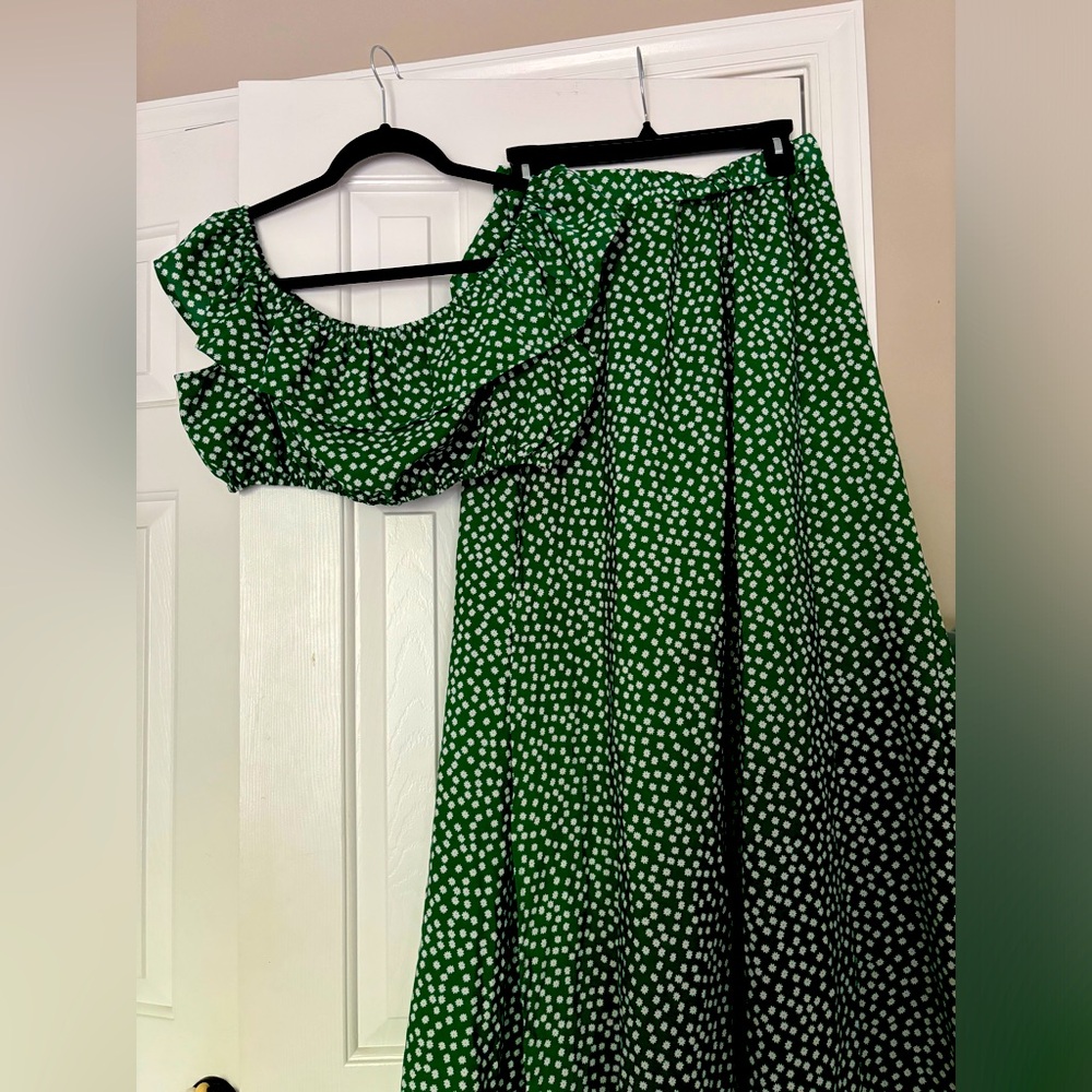 Two piece - Picture 1 of 4